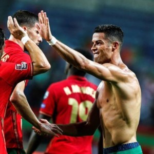 在线棋牌游戏-失点+2头球 111球C罗超阿里·代伊 五盾绝杀爱尔兰